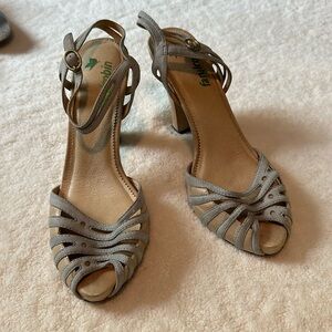 Farylrobin Strappy Vintage style Heels